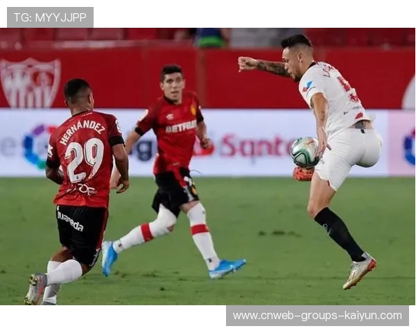 塞维利亚恢复训练中奥坎波斯完成数次高速冲刺引领节奏