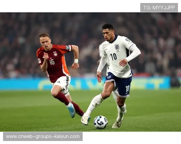 皇马中场连续串联推进，贝林厄姆抽射偏出